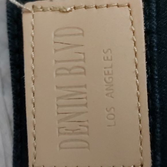 Denim Blvd Ripped Jeans - Picture 7 of 8